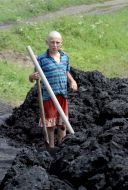 Teenager extracts coal from the Calmius river floor