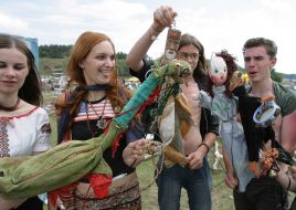 Folk theater ”People and dolls”