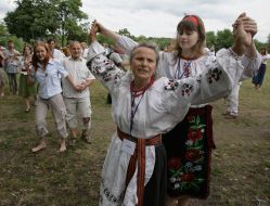 Master-class on making of straw dolls
