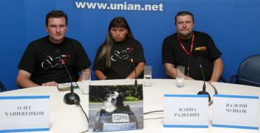 Пресс-конференция в УНИАН. Двое на скутере, не считая собаки!