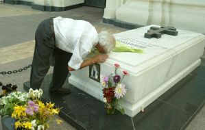 at the tomb of patriarch Vladimir