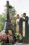 Memorial to Ukrainian journalist Georgy Gongadze at the place of his death