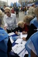 Акция Партии регионов по сбору подписей за проведение всеукраинского референдума