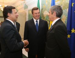Jose Manuel Barroso, Viktor Yanukovich and Jose Socrates