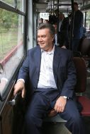 Виктор Янукович в троллейбусе