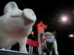 Гіпсові скульптури свиней