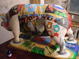 Скульптура ”свиня”