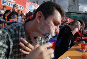 Ukraine record.  Simultaneous shaving