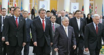 Виктор Ющенко, Ильхам Алиев, Лех Качинский, Валдіс Затлерс, Михайло Саакашвілі