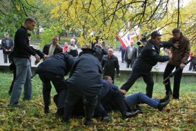Представители милиции, сторонники и противники УПА