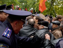 Митинг против празднования 65-й годовщины УПА в Харькове