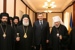 Metropolitan Vladimir, Viktor Yanukovich and Feodor II