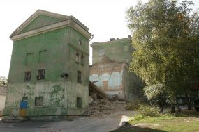 Обрушившаяся школьная пристройка