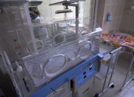 Incubator for intensive therapy new-born