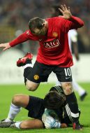 Aleksandr Shovkovskiy and Wayne Rooney