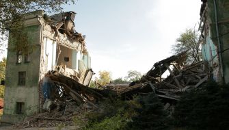 Обрушившаяся школьная пристройка