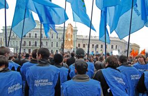 Objecting against opening of monument to Yekaterina II