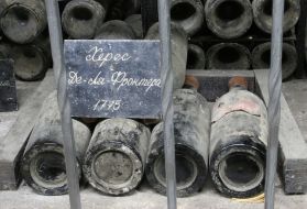 Бутылки с вином