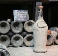 Бутылки с вином