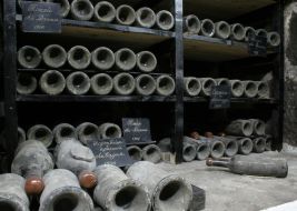 Бутылки с вином