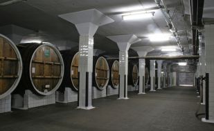 Бочки с вином