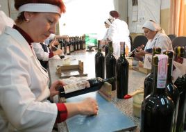 Работницы НПАО ”Массандра”