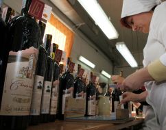 Работница НПАО ”Массандра”