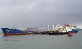 Work on pumping out of fuel oil