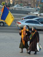Two elderly women during the meeting devoted to Freedom Day