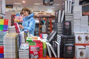 Action «Compliment to the child with the world!»