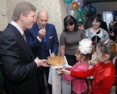 Ринат Ахметов и Игорь Крутой в Детском доме