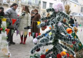 ”Save life of fir-tree!”