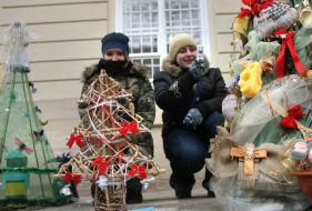 ”Save life of fir-tree!”