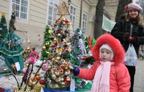 ”Save life of fir-tree!”