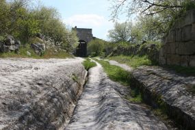 Chufut-cale cave town