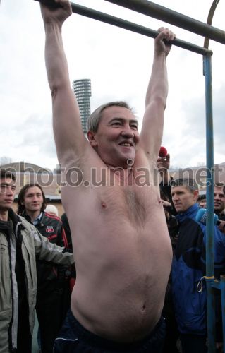  Фото Мэр Киева демонстрирует спортивную форму - УНИАН 