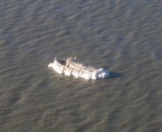 Обледеневшая лодка