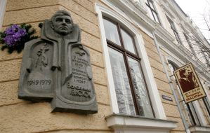 Memorial tablet to Vladimir Ivasyk