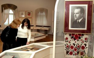 Eugeniy-Yuliy Pelenskiy’s books show