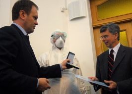 Vladimir Shandra and William Taylor. Meeting