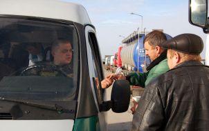 Lines on the Krakovets International point of transport admission