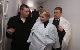 Юлия Тимошенко знакомится с работой животноводческого комплекса