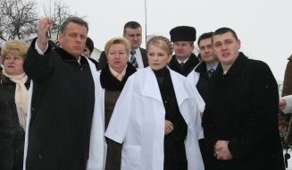 Юлия Тимошенко знакомится с работой животноводческого комплекса