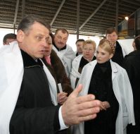 Юлия Тимошенко знакомится с работой животноводческого комплекса