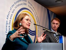 Benita Ferrero-Waldner and Vladimir Ogryzko