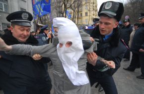 Акция протеста против застройки территории Октябрьской больницы