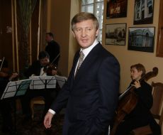 Рінат Ахметов