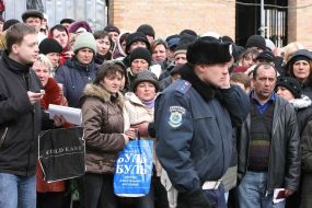 Turns near the General consulate of Poland in Lvov