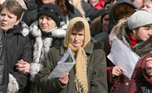 Turns near the General consulate of Poland in Lvov