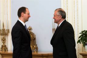 Arseny Yatsenyuk and Terry Davis